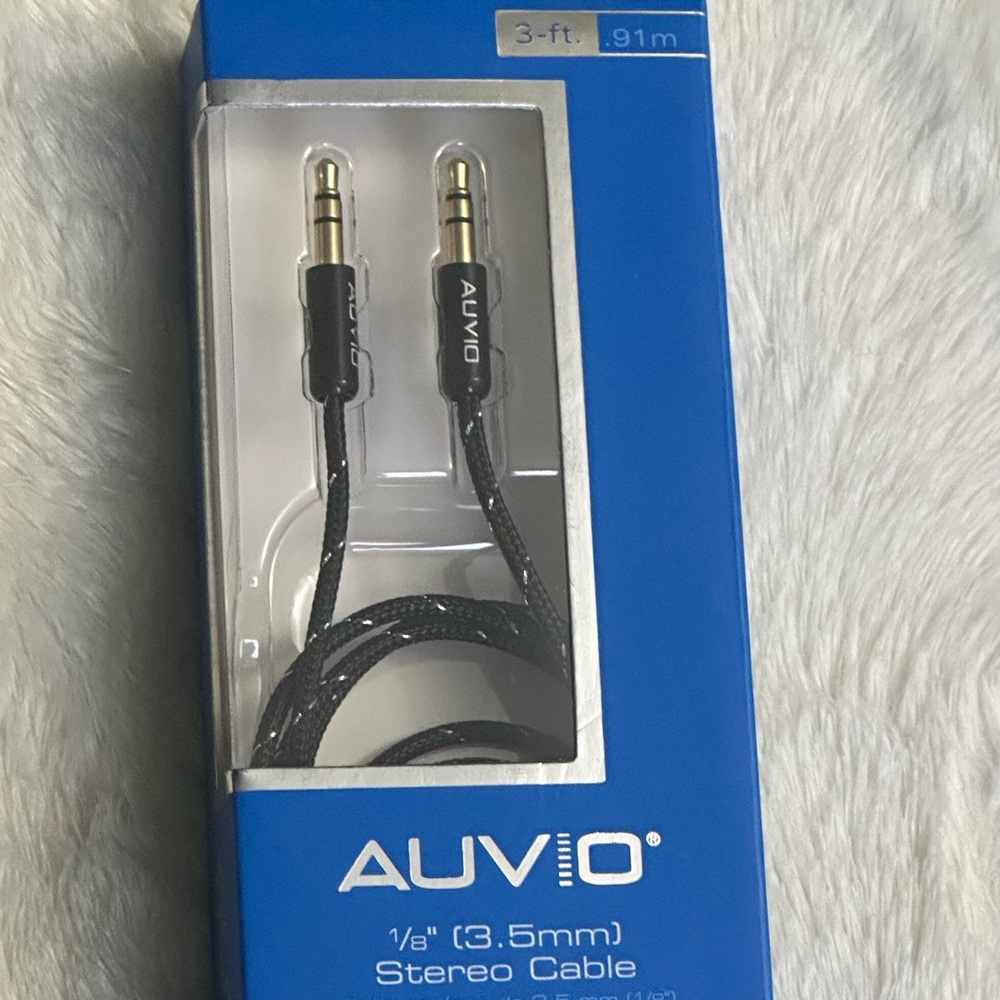 Auvio Aux Cable 3ft NIB